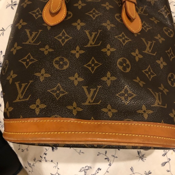 Louis Vuitton Petite Bucket Bag - Picture 9 of 15